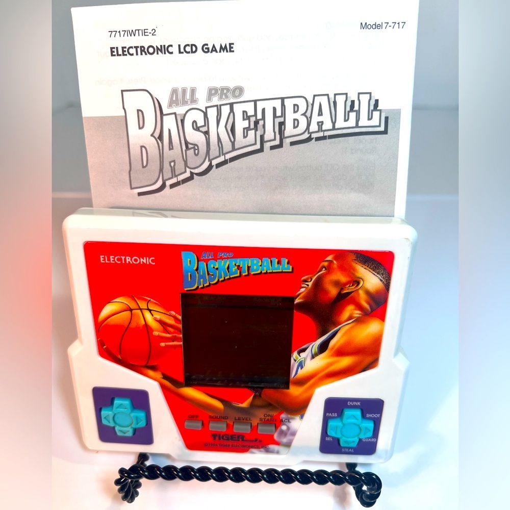 Vintage 1988 All Pro Basketball Handheld Game by Tiger.  Tested & Working.